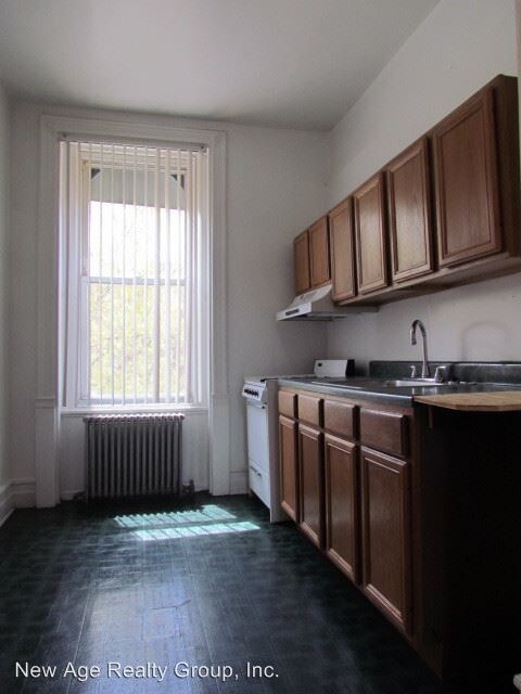 Building Photo - 3029 W Girard Ave