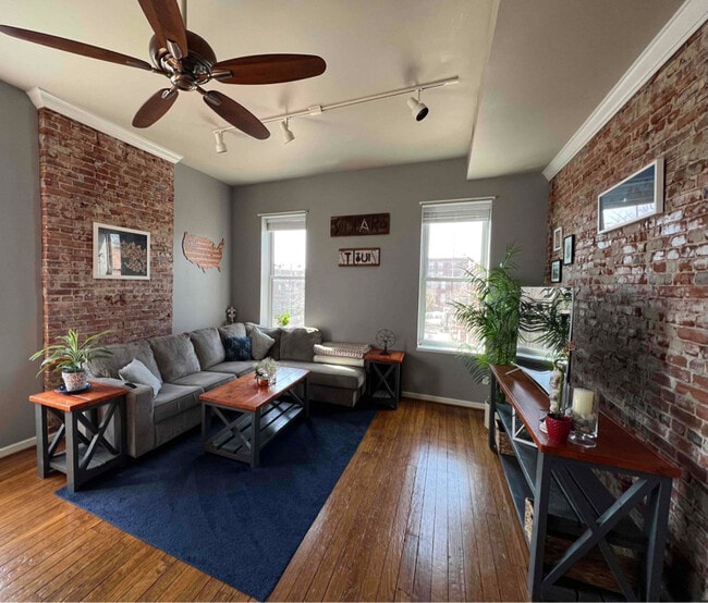 Building Photo - 715 Lami St