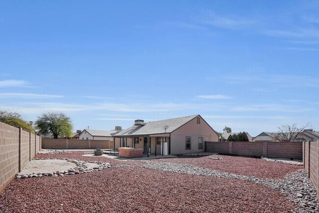 Foto del edificio - Tucson Desert Oasis: Your Dream 3-Bed Home...