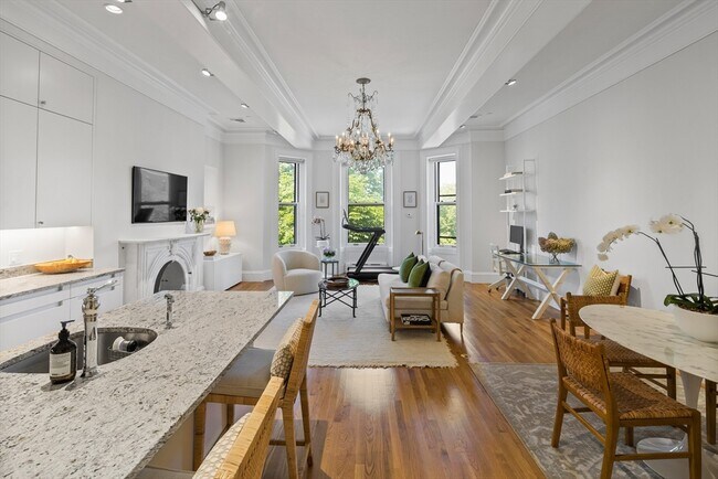 Building Photo - 105 Beacon St