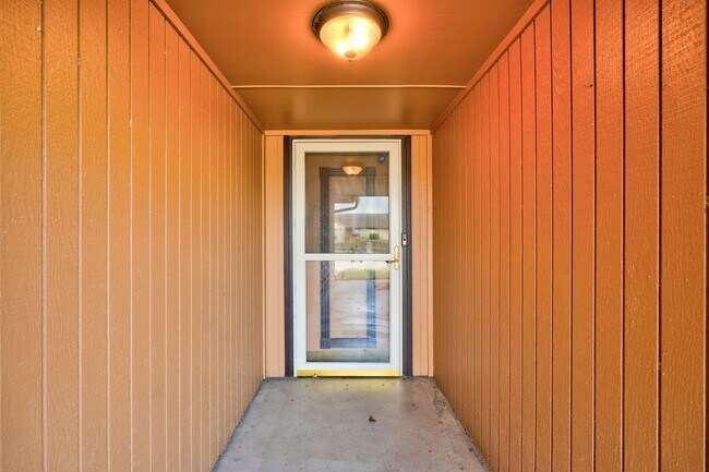 Foto del edificio - 13224 Marsh Ln