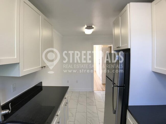 Building Photo - 1 bedroom in Brookline MA 02446