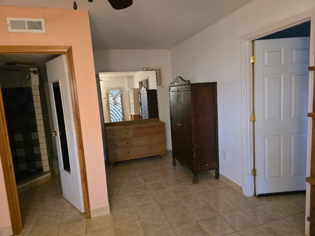 Building Photo - 324 S French Broad Ave