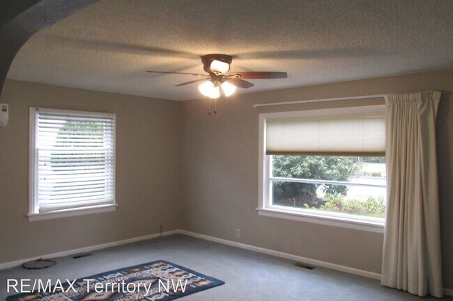 Building Photo - 2 br, 1 bath House - 1324 E. Fairhaven Avenue