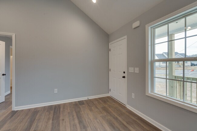 Building Photo - 606 Anna’s way