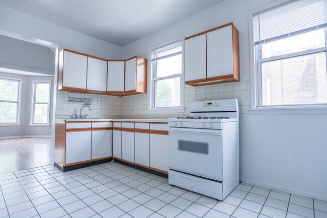 Foto del edificio - 2143 W Belmont Ave