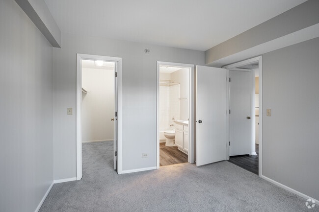2BR, 2BA - 991SF - Bedroom - Ashton Arlington Heights