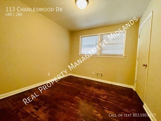 Foto del edificio - 113 Charleswood Dr