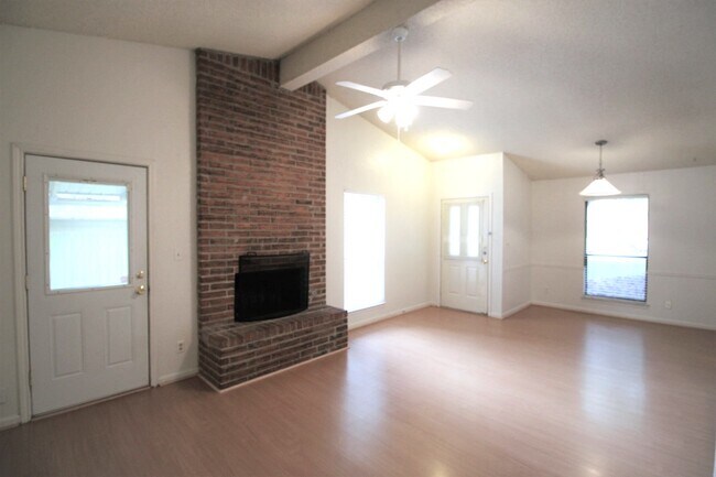 Foto del edificio - 2518 Howellwood Way