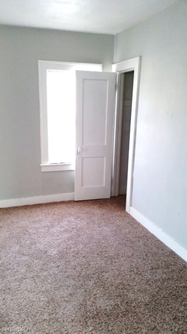 Building Photo - 3 br, 1 bath House - 1041 Niagara Ave SE