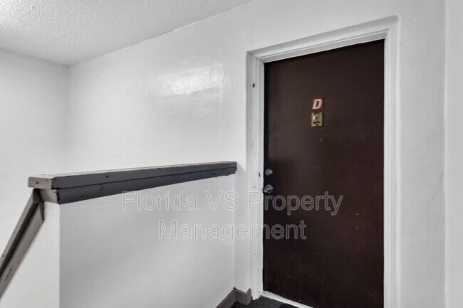 Foto del edificio - 1629 W Oak Ridge Rd