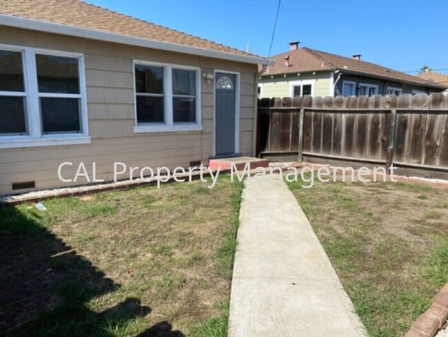 Building Photo - 1-Bedroom 1-Bathroom home in Salinas, CA!