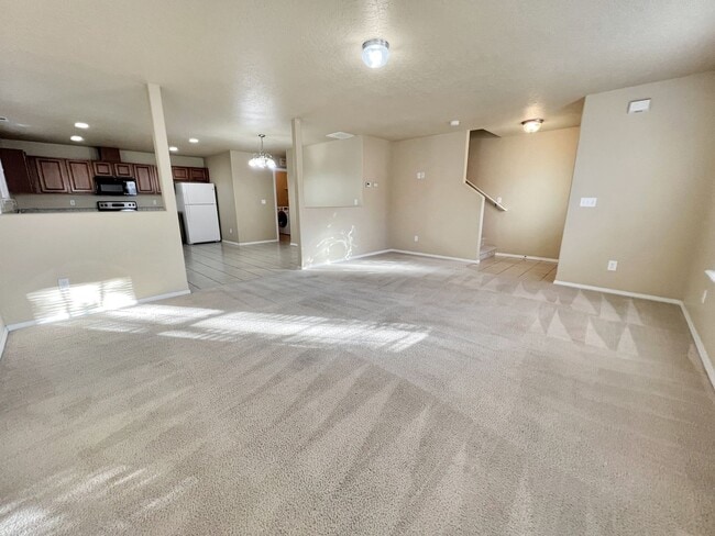 Building Photo - Spacious 3 Bed + Bonus Room in Desirable Charter Pointe Community