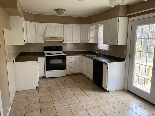 Building Photo - 10401 Richmond Ave