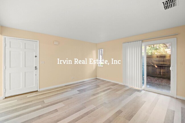 Building Photo - Cute 1 Bedroom and 1 Bath with carport