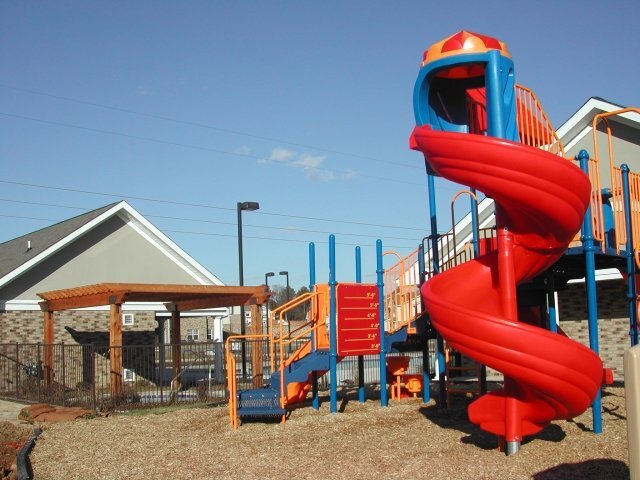 Building Photo - 4025 Oakwood Dr