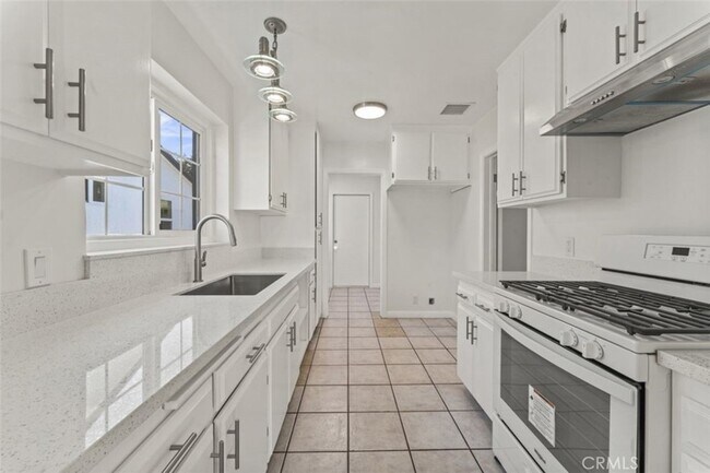 Foto del edificio - 14722 Strathern St