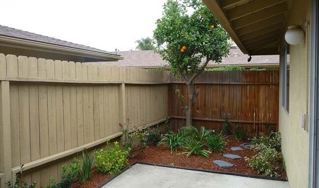 Building Photo - Gorgeous 2Bedroom/2Bath Townhome in Escondido