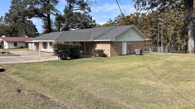 Building Photo - 707B Bayou Shores Drive