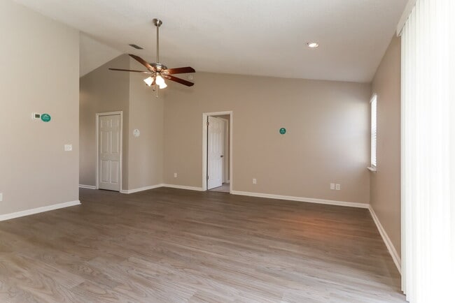 Building Photo - 1782 Farm Way