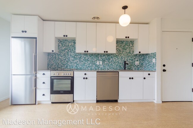 Foto del edificio - 2460 NE Northgate Way