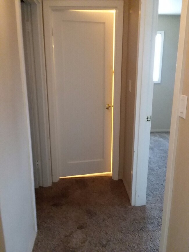 Foto del edificio - N. 24th Ave 2 bedroom House w/DOUBLE GARAGE!