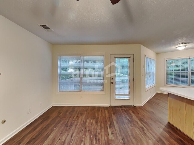 Building Photo - 835 Long Branch Cir