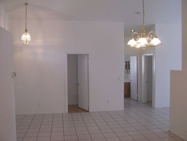 Building Photo - Single story!