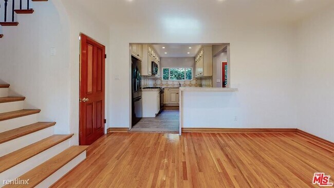Building Photo - 1 br, 1.5 bath Condo - 9001 Lloyd Pl