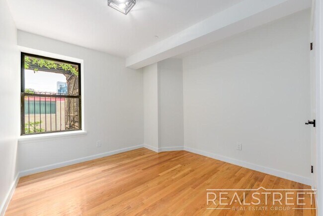 Foto del edificio - Spacious 2 Bedroom in Williamsburg!