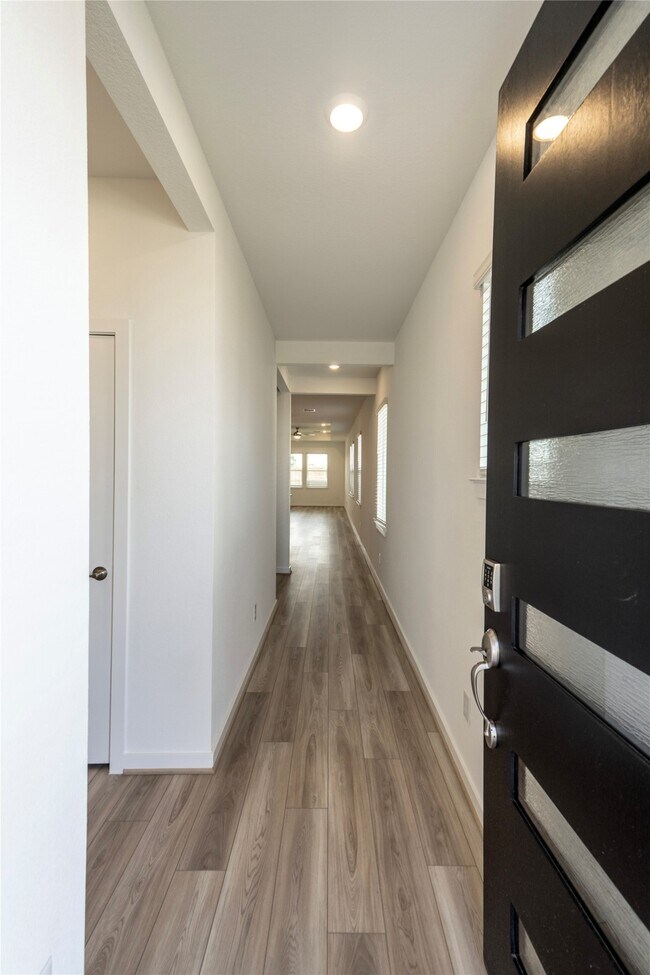 Building Photo - 130 Radiant Ln