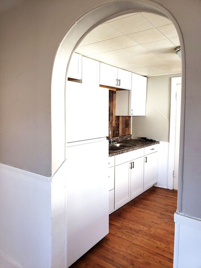 Foto del edificio - 1 or 2 bed/1 bath house for rent in Newton
