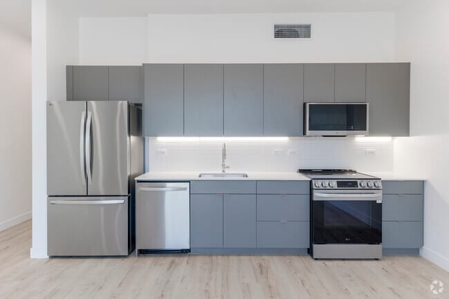 1BR, 1BA - 826SF - Kitchen - Willetta 15