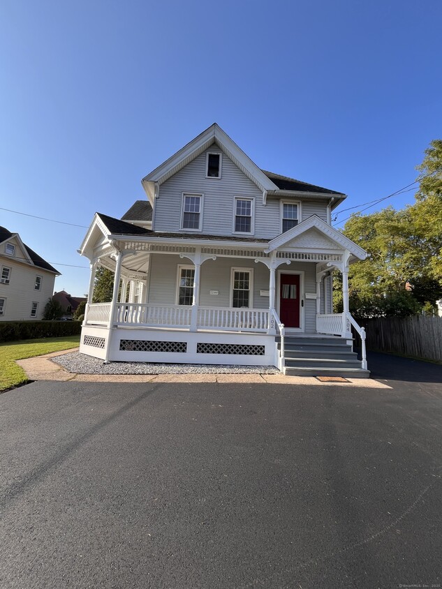 Primary Photo - 702 Farmington Ave