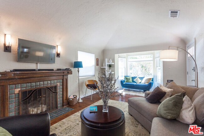 Foto del edificio - 3226 Hutchison Ave