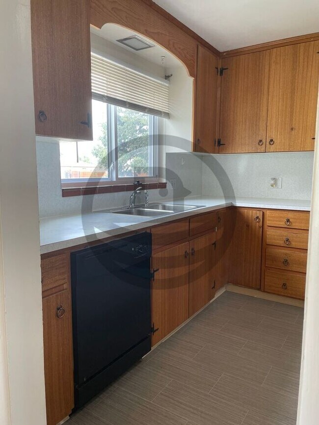 Foto del edificio - Charming 3-Bedroom Home with Modern Amenit...