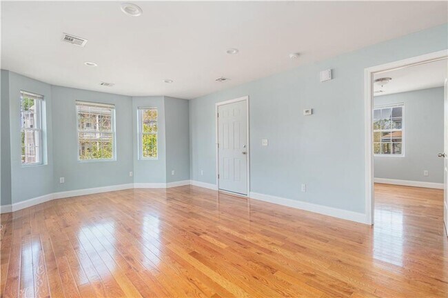 Foto del edificio - Charming 3-Bed, 1-Bath Providence Apartmen...
