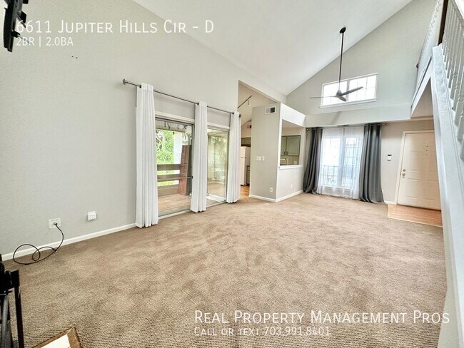 Building Photo - Top level Sun Soaked two bedroom two bath ...