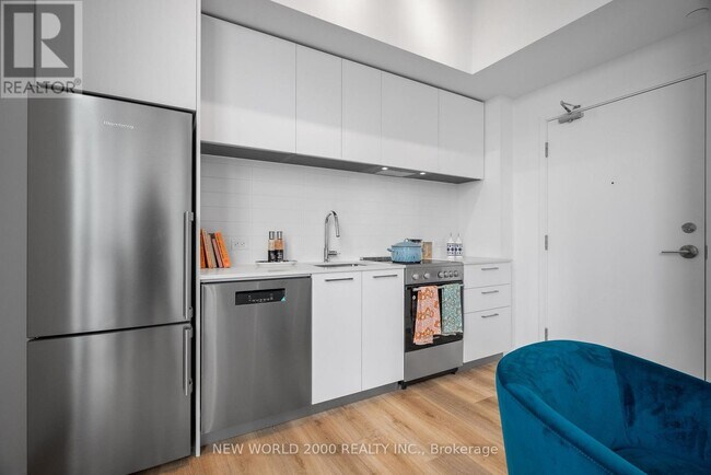 Photo du bâtiment - 101 Roehampton Ave