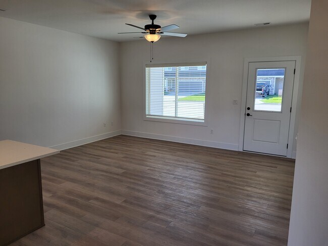 Building Photo - 109 Cedar Dr