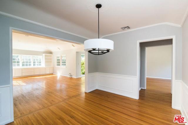 Foto del edificio - 11144 Valley Spring Pl