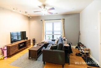 Building Photo - 907 W Cornelia Ave