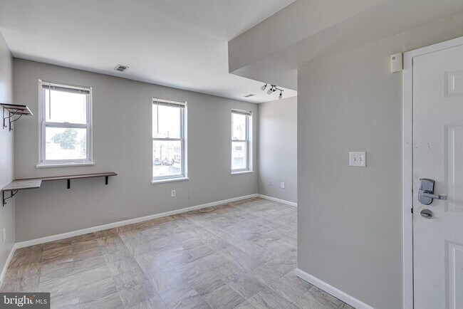 Foto del edificio - 6602 Ridge Ave