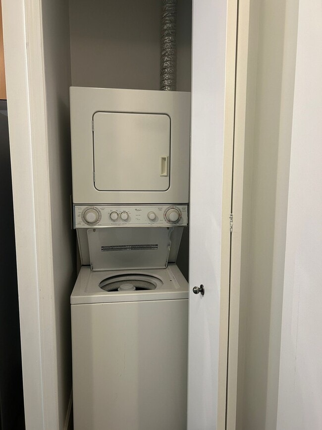 Photo du bâtiment - 2065 W 12th Ave