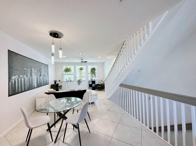 Building Photo - 750 Millbrae Ct