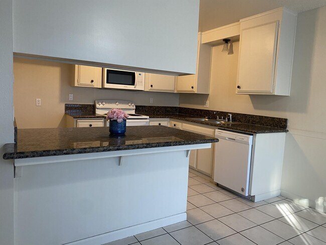 Building Photo - 2212 Vera Cruz Dr