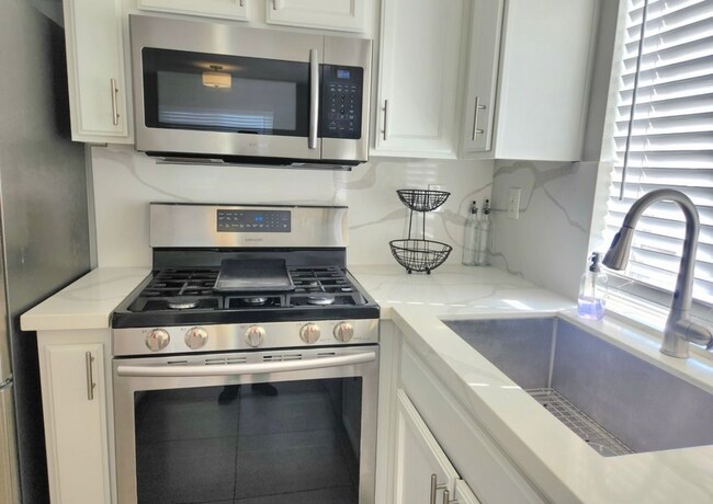 Foto del edificio - 1461 Levant Ln