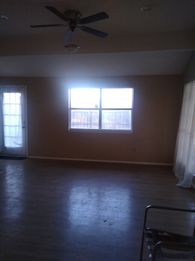 Foto del edificio - 415 Valley Mills Dr