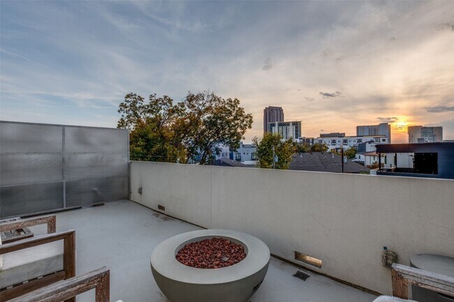 Foto del edificio - 4626 Coles Manor Pl