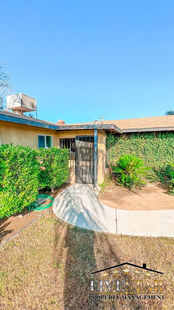 Building Photo - 3311 Camellia Dr